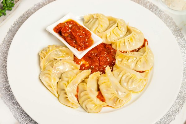 Welche speziellen Futterzusätze sind für einen Labrador mit Hautproblemen ratsam?