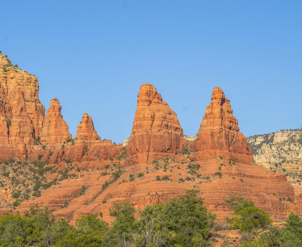 Wie entwickelt man maßgeschneiderte Schulungsprogramme für Roboterwartungstechniker in der Automobilindustrie?